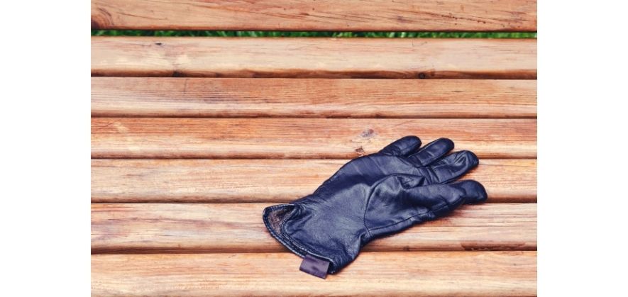 why goalkeeper gloves smell - inadequate drying