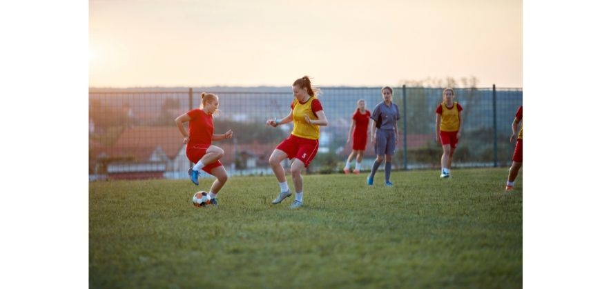 why soccer refs wear different colors - to distinguish themselves from each team