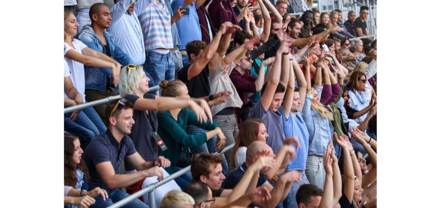 why soccer fans do the mexican wave - dealing with boredom